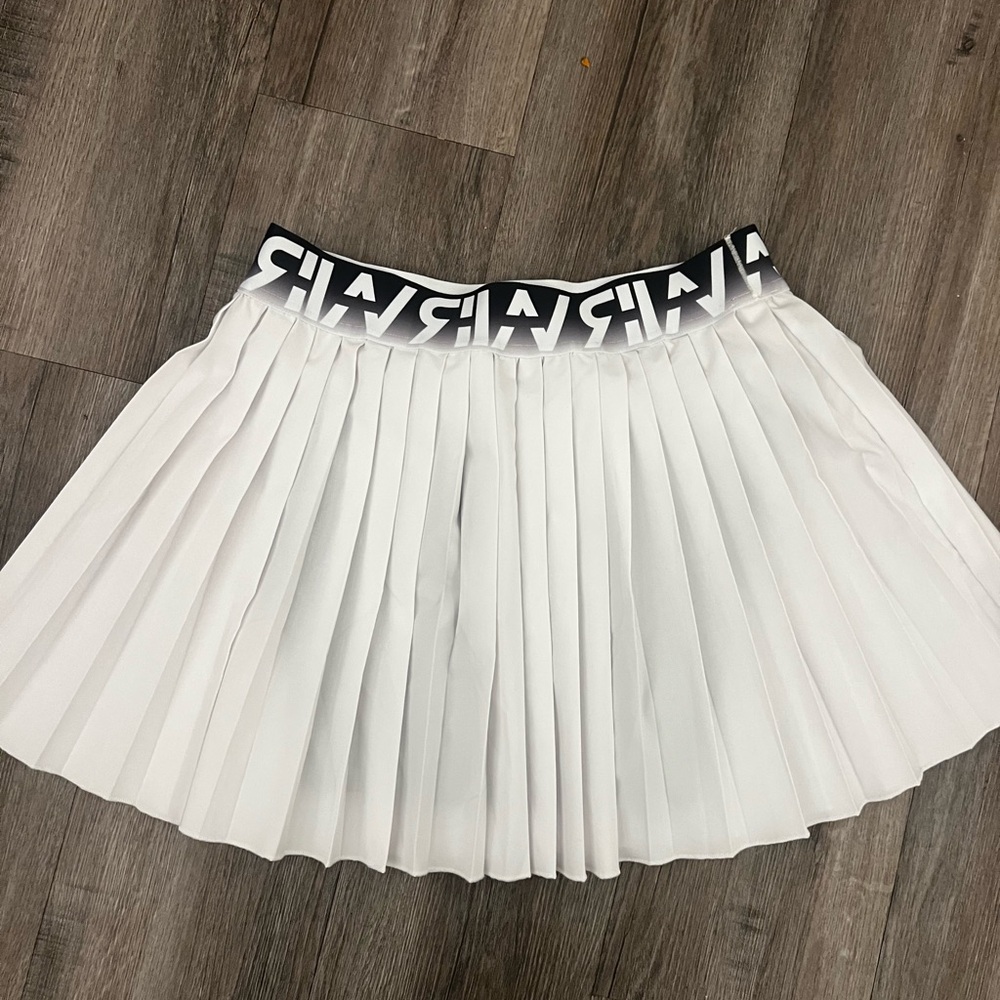 Stylish White Pleated Skirt